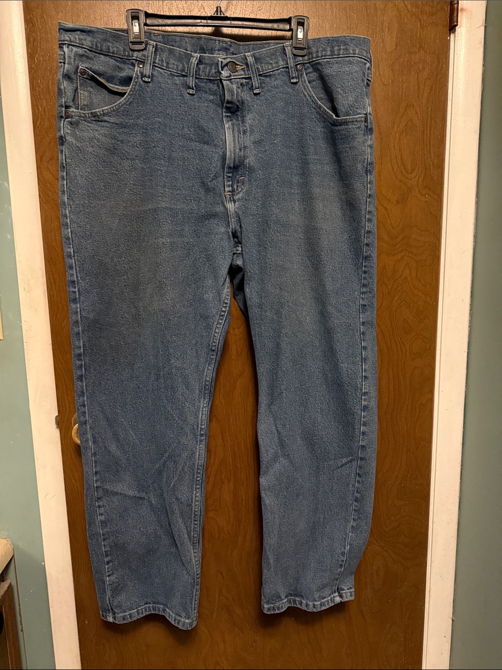Wrangler Straight Leg Jeans in Medium Blue 44x30